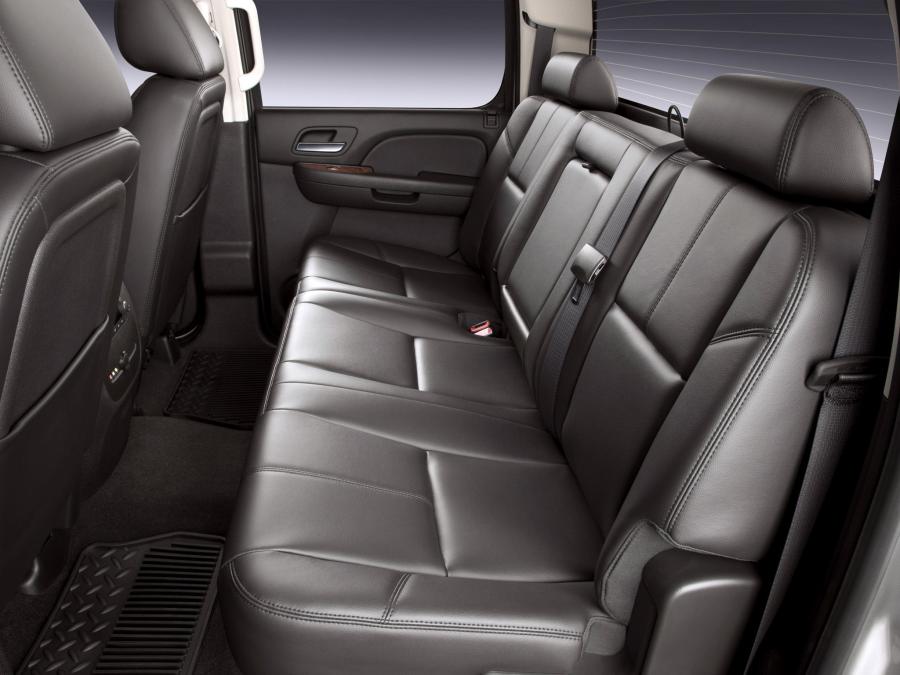  Chevrolet Silverado 2500 HD Z71 Crew Cab 2010 года  (фото 10 из 14)